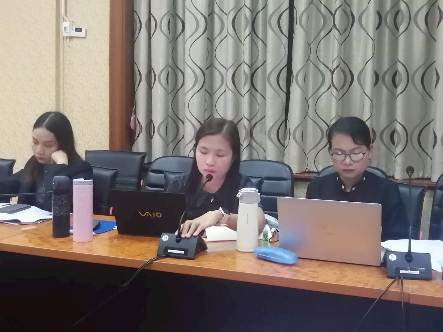 title - การประชุมการรายงานผลระบบติดตามผลการดำเนินงานและผลการเบิกจ่ายงบประมาณ (ALRO Tracking System) และชี้แจงการรายงานผลตัวชี้วัดของโครงการ/กิจกรรมประจำปีงบประมาณ พ.ศ. 2569